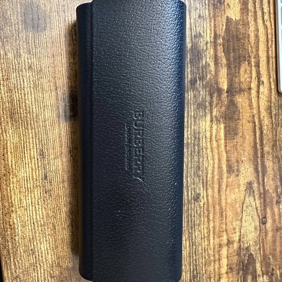 Burberry 46 mm sunglasses excellent condition - Picture 6 of 6